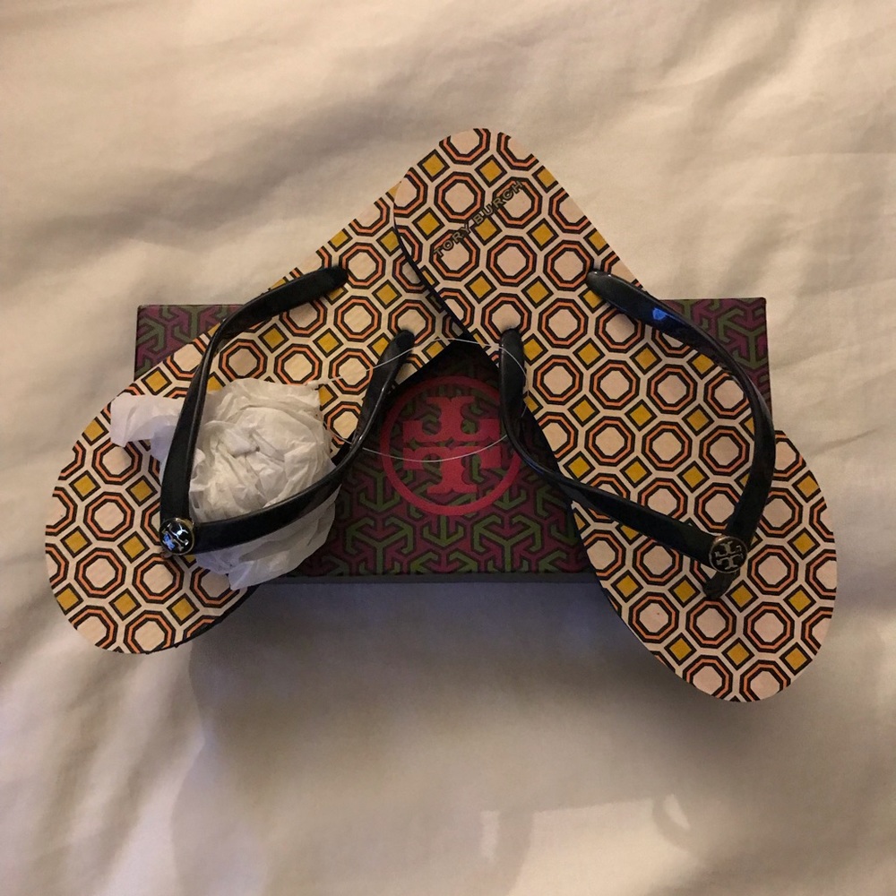NWT! Tory Burch printed flip flops size 7